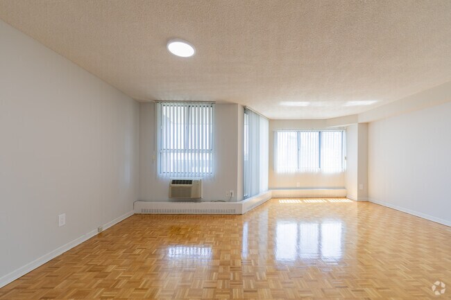 1 chambre, 1 salle de bain - 744 pi2 - Salon - The Forestwoods