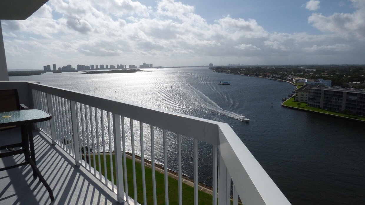 Foto principal - 115 Lakeshore Dr