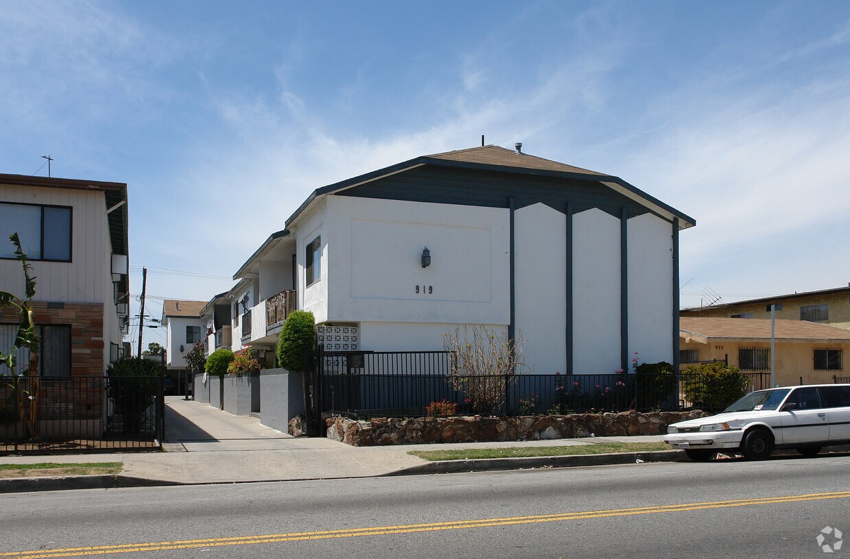 Building Photo - 919 N Normandie Ave