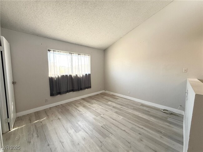 Foto del edificio - 5187 Garden Ln