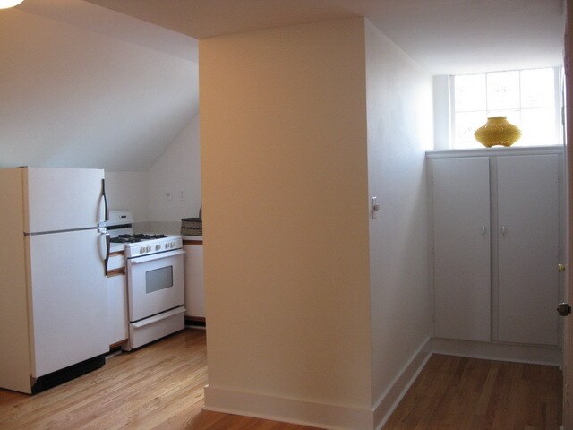 Foto del edificio - 76 Gertrude Pl