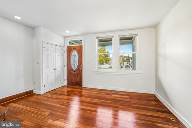 Foto del edificio - 1949 H St NE