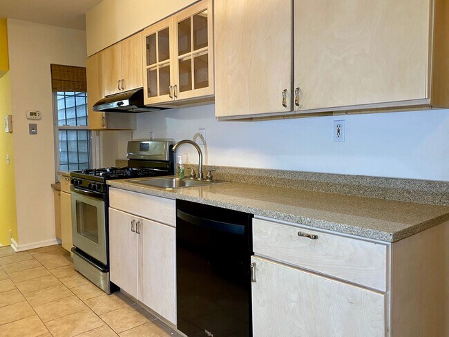 Foto del edificio - Charming 3 Bedroom Townhome ~ Federal Hill...