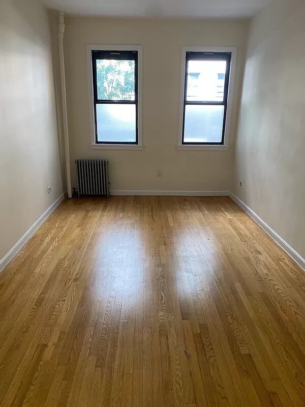 Building Photo - 424 E 81st St