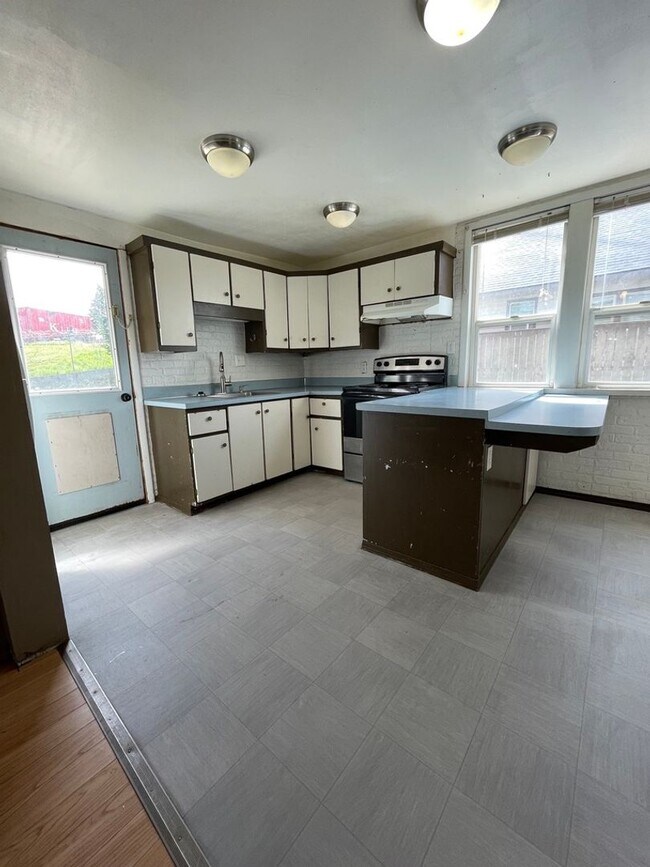 Foto del edificio - 3 Bedroom 2 Bathroom Home in Fantastic Location