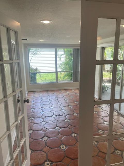 Foto del edificio - 460 Park Forest Way