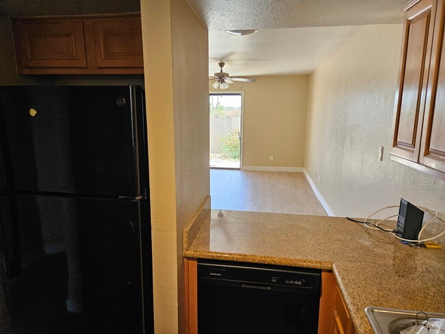 Building Photo - 835 N Granite Reef Rd