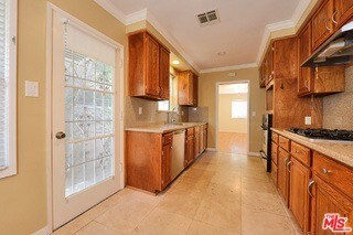 Foto del edificio - 5739 Simpson Ave