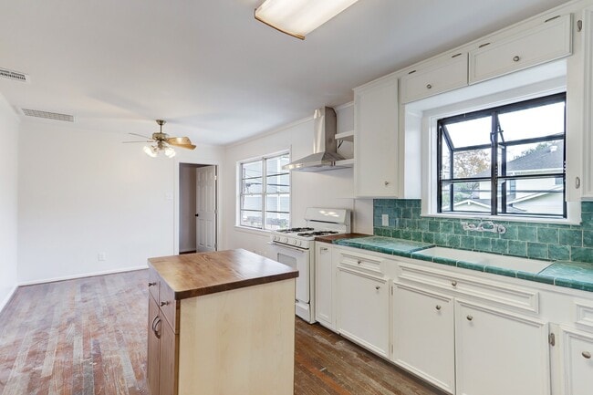 Building Photo - 1508 Cortlandt St