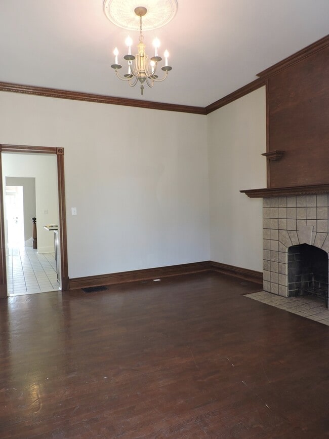 Building Photo - SPRING LEASING SPECIAL 1/2 OFF 1ST MONTHS ...