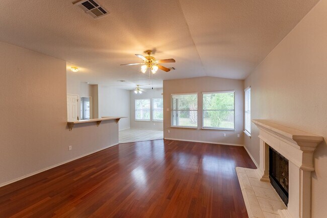 Foto del edificio - Stunning 3 bed 2 bath Home in Austin, TX!!!