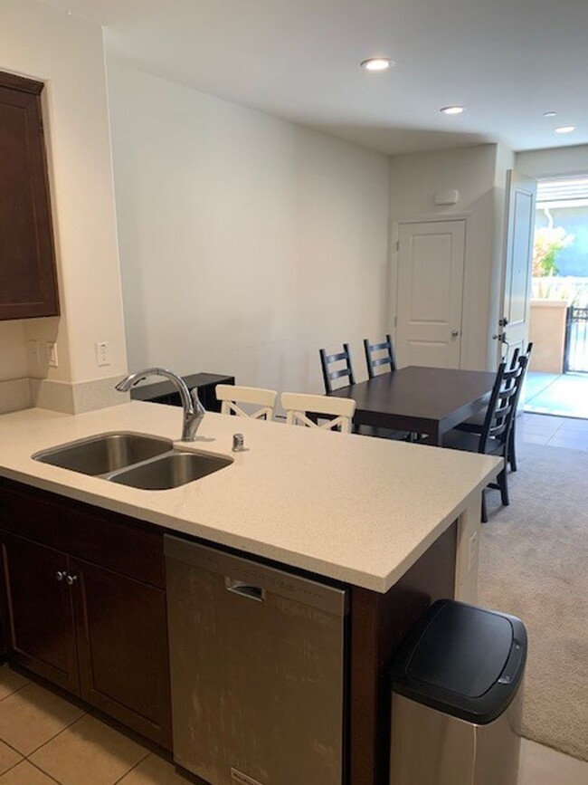 Foto del edificio - Goleta townhome