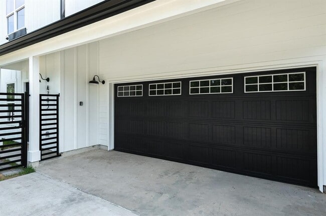 2 Car Garage - 4705 Idaho St