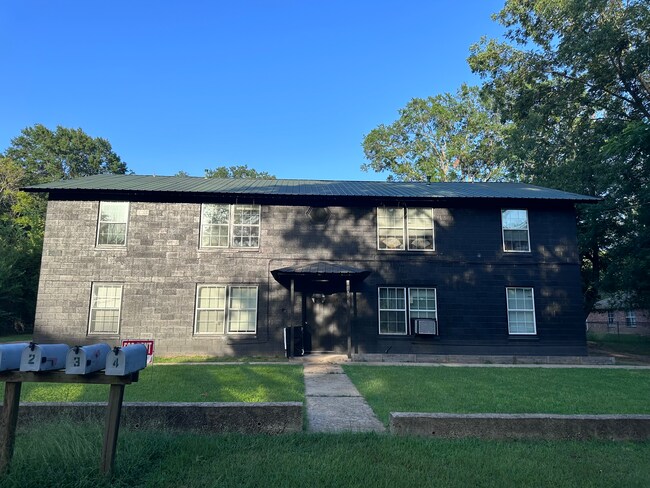 Foto del edificio - 705 W Circle Dr