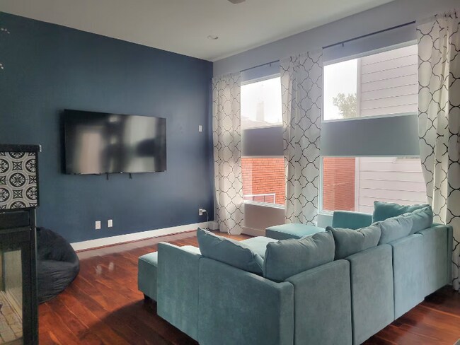 Foto del edificio - 906 Hutchins St