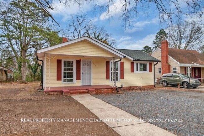 Building Photo - Charming Downtown Albemarle Cottage with Timeless Appeal