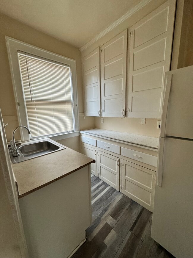 Building Photo - 10435 Fullerton Ave