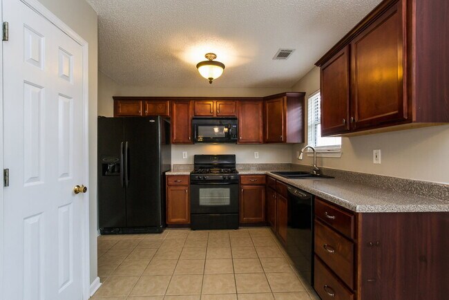 Foto del edificio - 3704 Lower Creek Dr