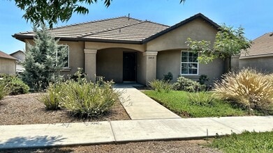 Building Photo - 2025 Bella Oaks Dr