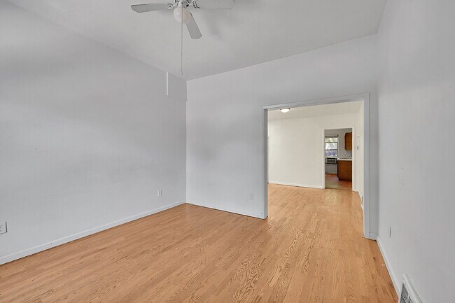 Building Photo - $1,495.00 - 1 Bedroom, 1 Bathroom, Multipl...
