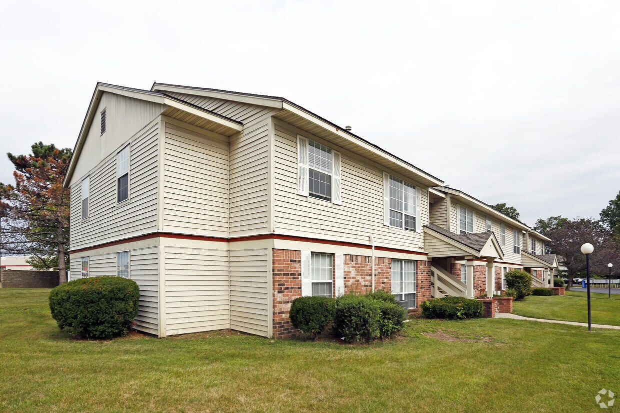 Village Green Apartments Angola, IN