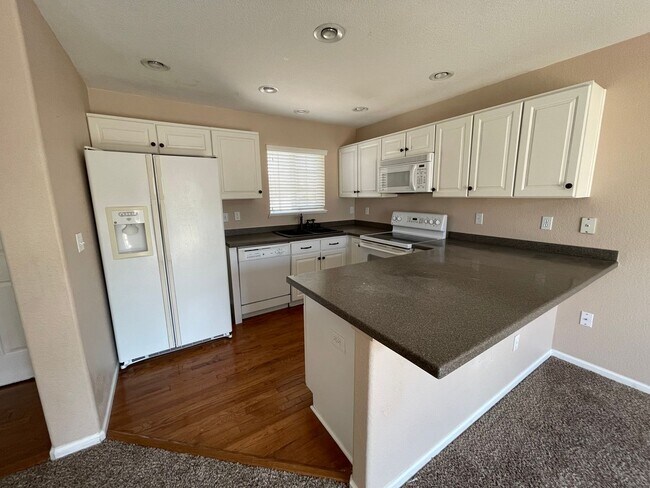 Foto del edificio - Beautiful 3 Bedroom 3 Bath Home Close to Ft Carson and Peterson AFB!!!