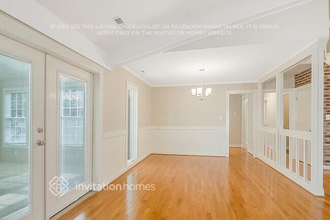 Foto del edificio - 911 Buckingham Rd