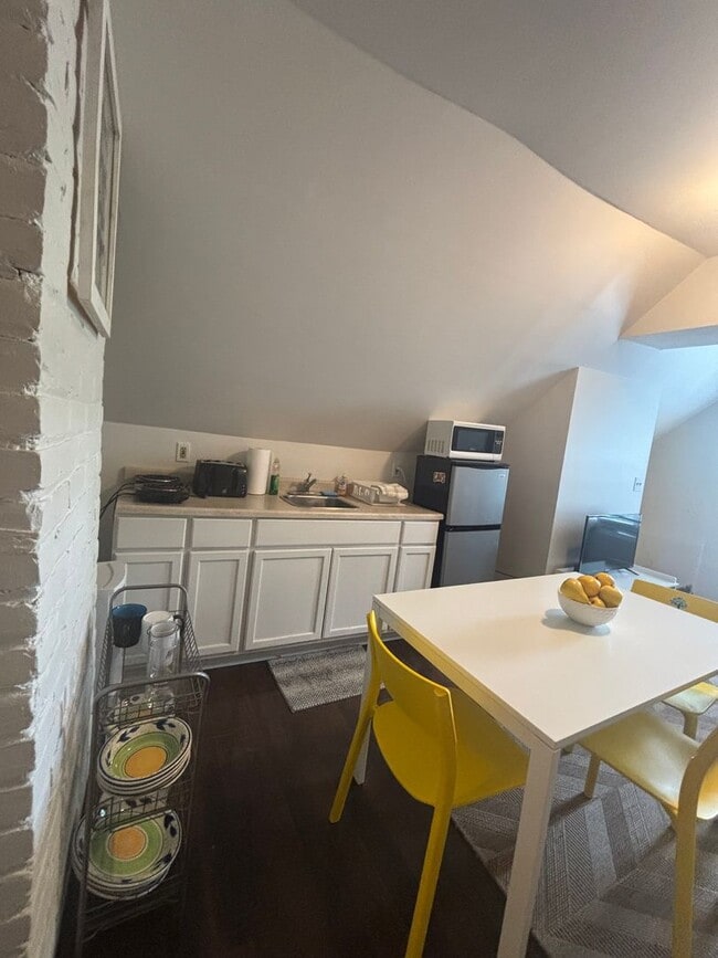 Building Photo - Buckingham11710