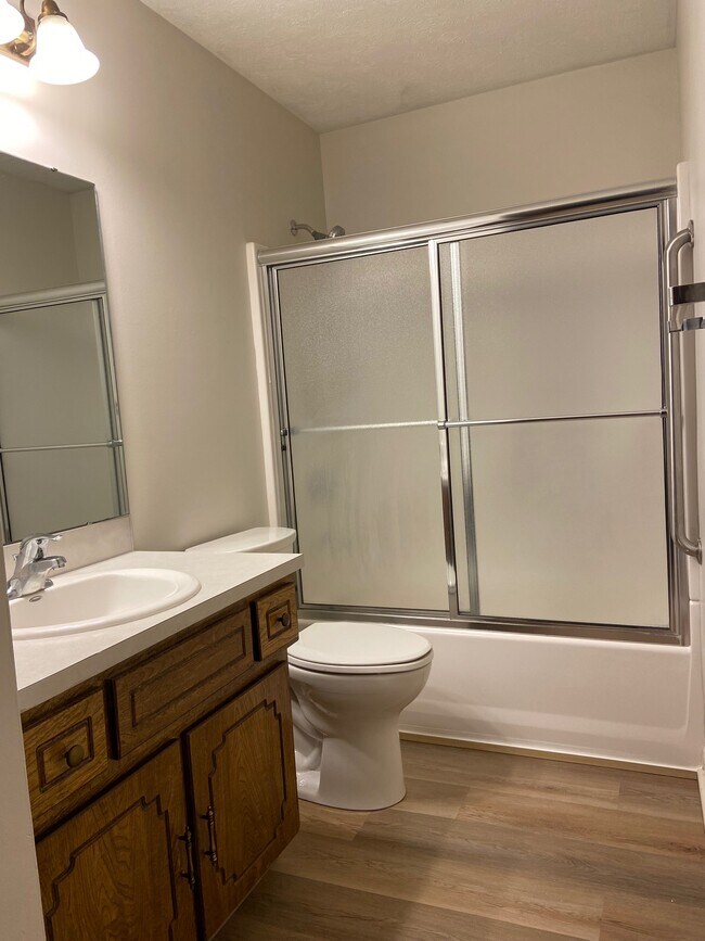 Bathroom - 13835 Greenfield Rd