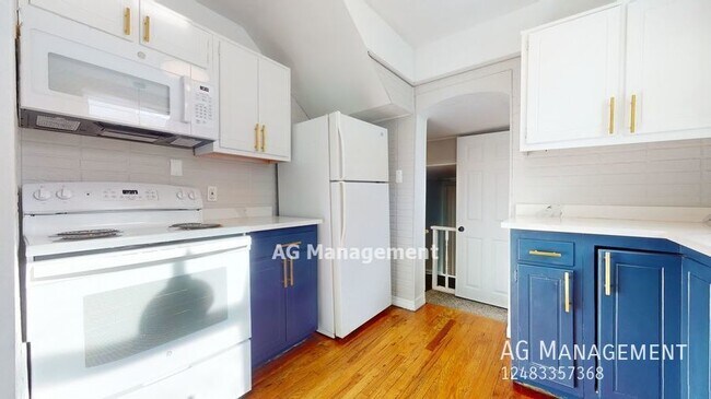 Building Photo - 93 Chippewa Rd - Gorgeous Pontiac 3Bed/1.5...