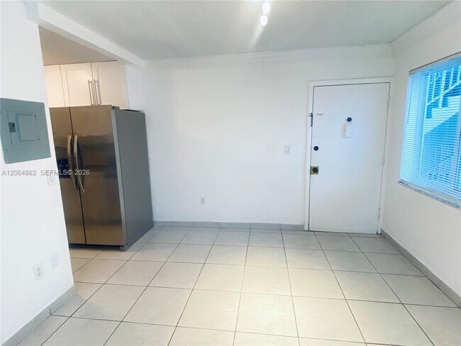 Foto del edificio - 3536 NE 168th St
