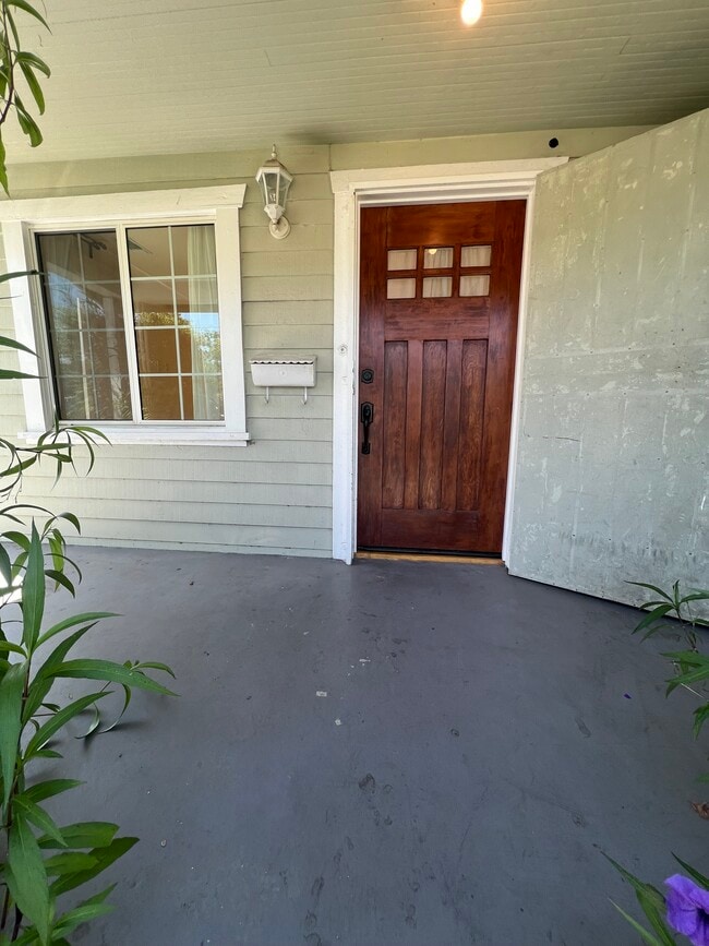 front door and porch - 5152 Stratford Rd