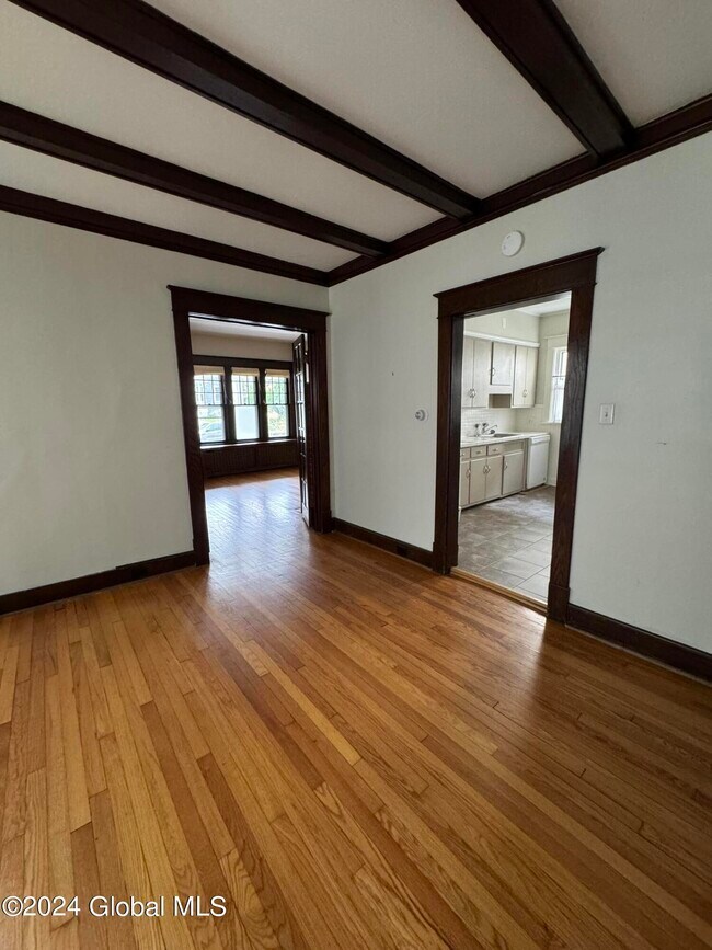 Foto del edificio - 663 Hudson Ave
