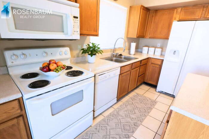 Foto del edificio - 10326 W Missouri Ave