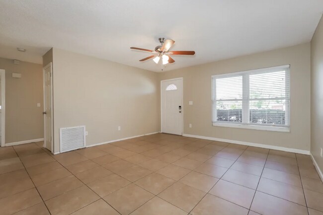 Foto del edificio - 112 Circle Hill Dr