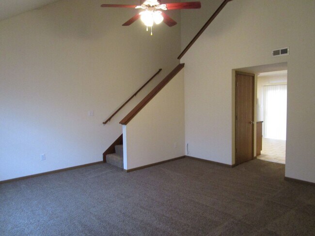 Foto del edificio - 501-503 Glenstone Dr.