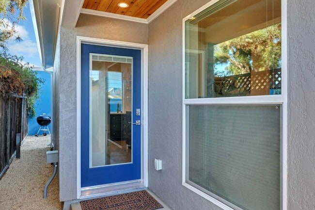 Building Photo - 930 Magnolia Dr