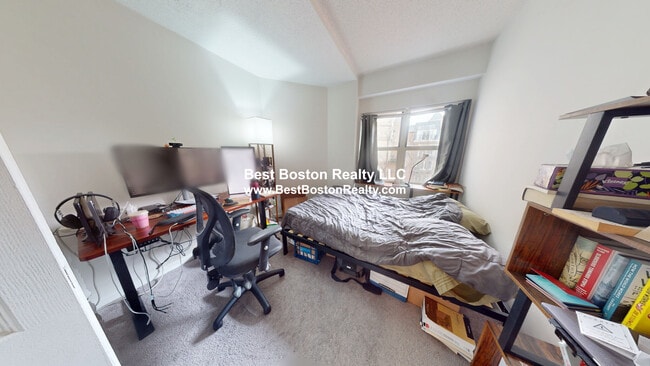 Building Photo - 175 Beacon St