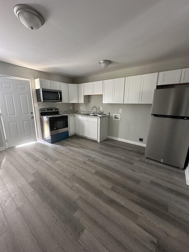 Building Photo - 1051 Rulnick St