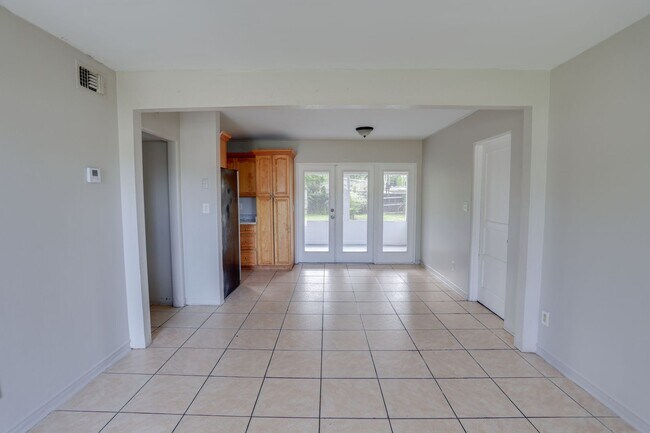 Building Photo - 801 Egan Dr