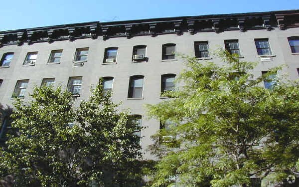 Primary Photo - 133 E 35TH ST