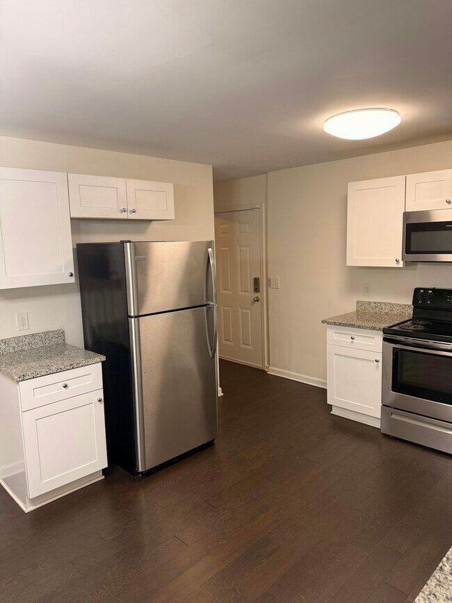 Photo - 43 Finch Dr SE House