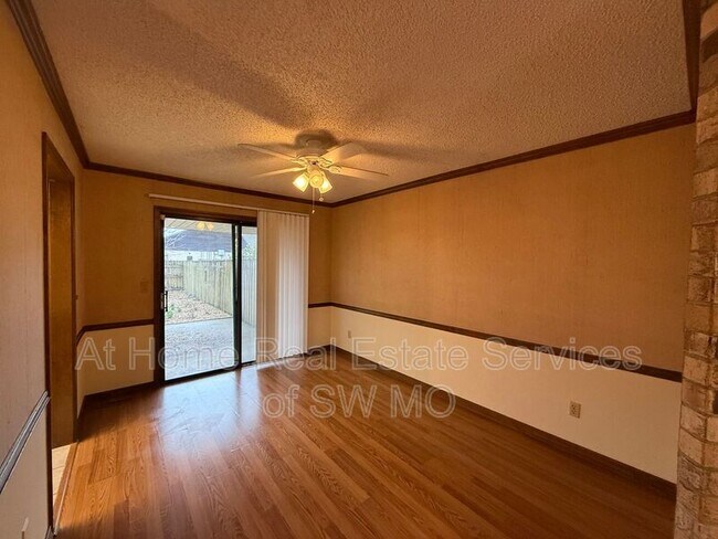 Foto del edificio - 1701 E Lark St