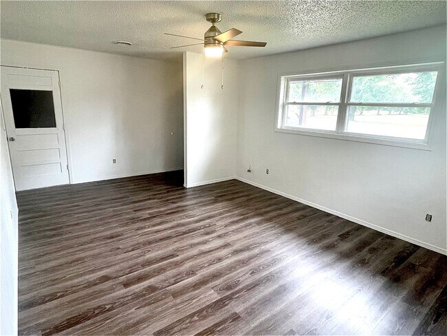 Foto del edificio - 2115 W Emma St