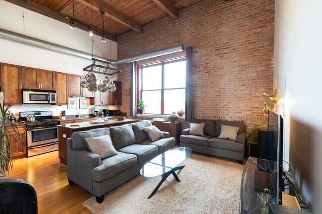 Building Photo - 1061 W 16th St