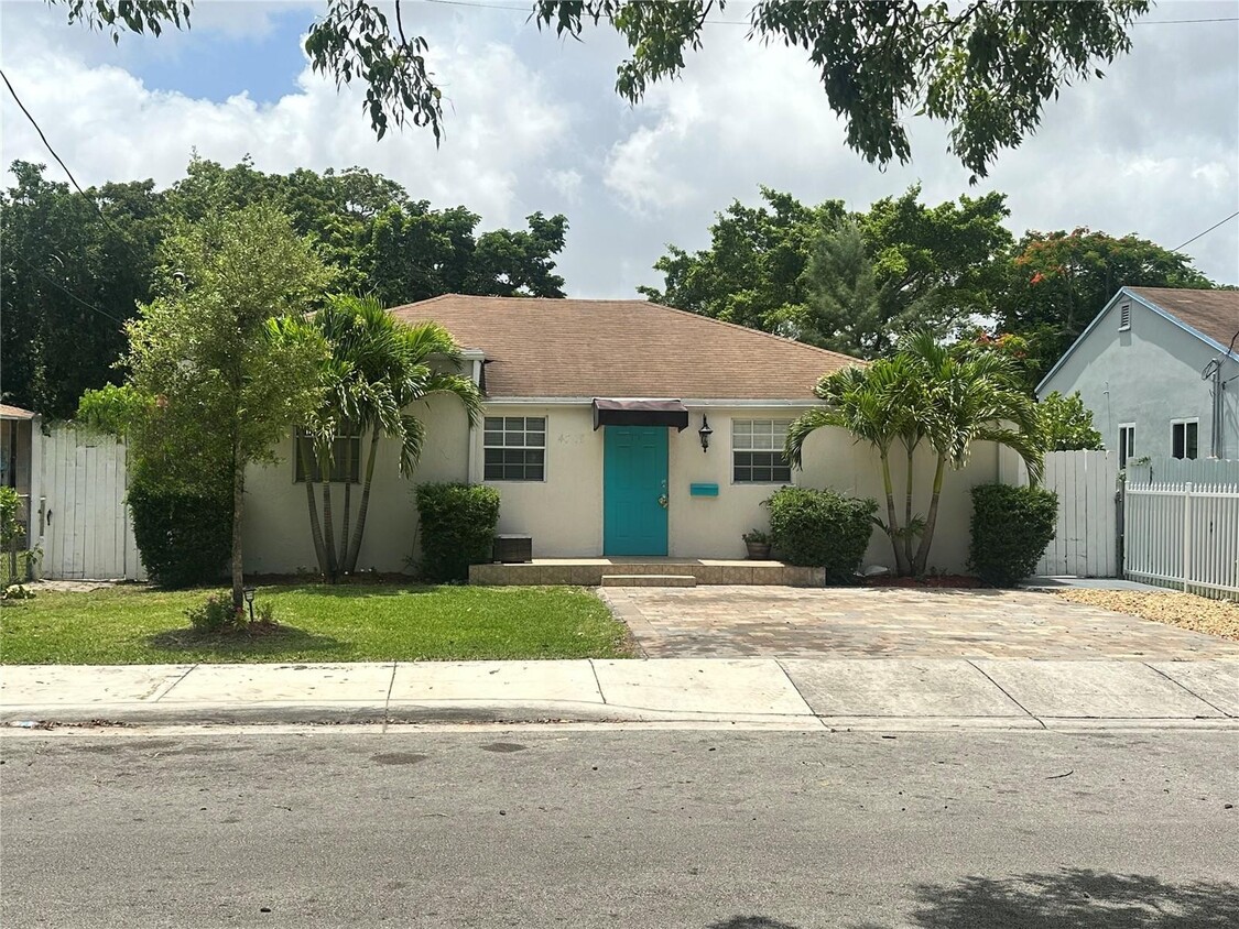 Foto principal - 4718 NW 15th Ave