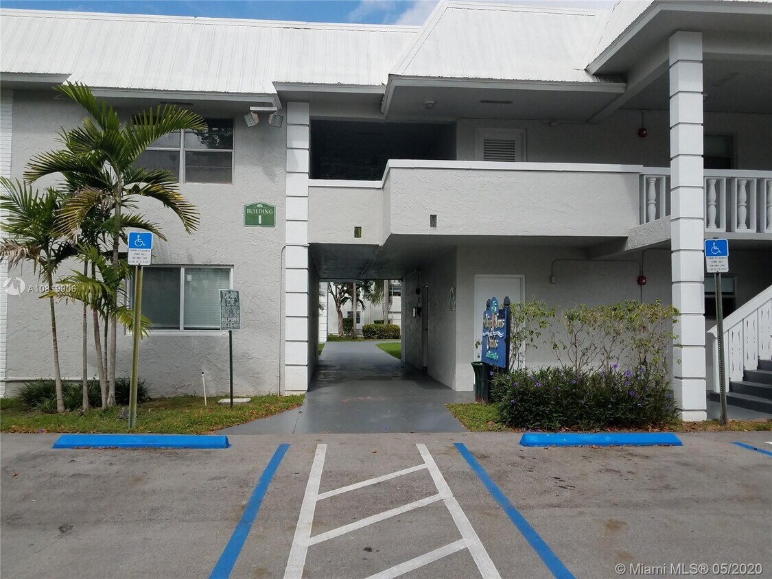 17255 SW 95th Ave Unit F201, Palmetto Bay, FL 33157 Condo for Rent in