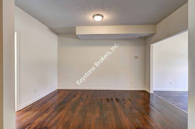 Building Photo - 141 Nizzear Ln