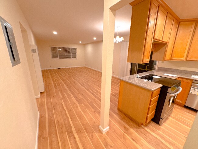Foto del edificio - 552 Everett Ave