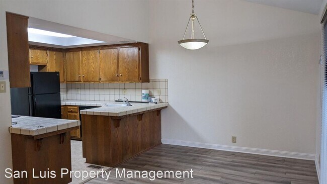 Building Photo - 2 br, 1.5 bath House - 415 Dana St #1